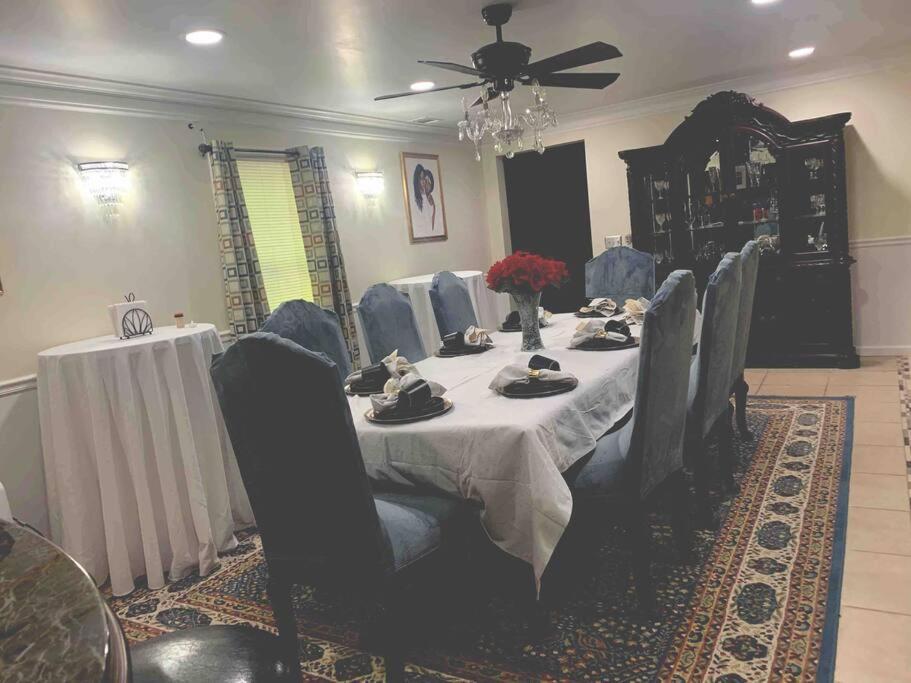 Entire Family Singles Couples Nurses Dinners Business Meetings *